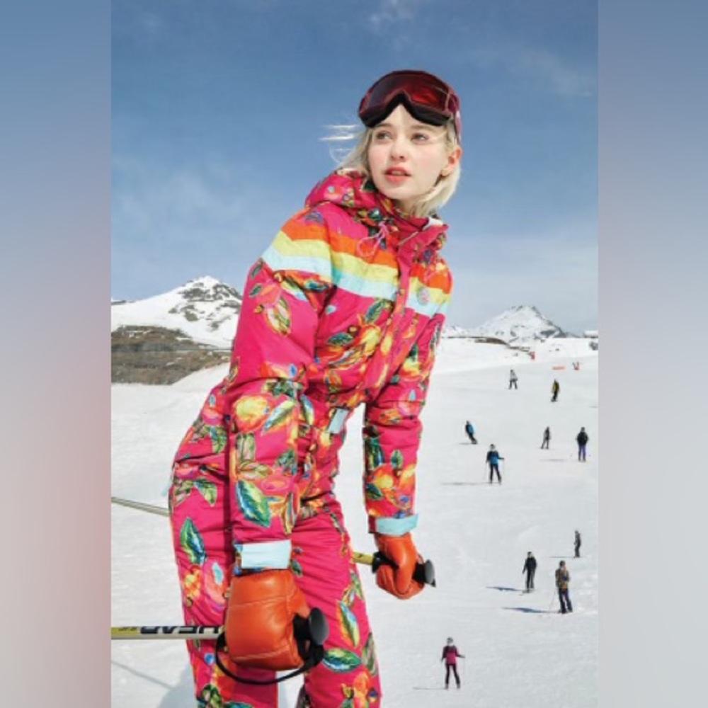FARM RIO
Belted printed ripstop ski suit. Like new worn once